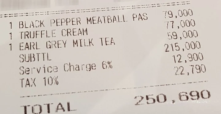 Receipt: Black Pepper Meatball Pas 79,000; Truffle Cream 77,000; Earl Grey Milk Tea 59,000; subtotal 215,000; service charge 12,900; tax 22,790; total 250,690